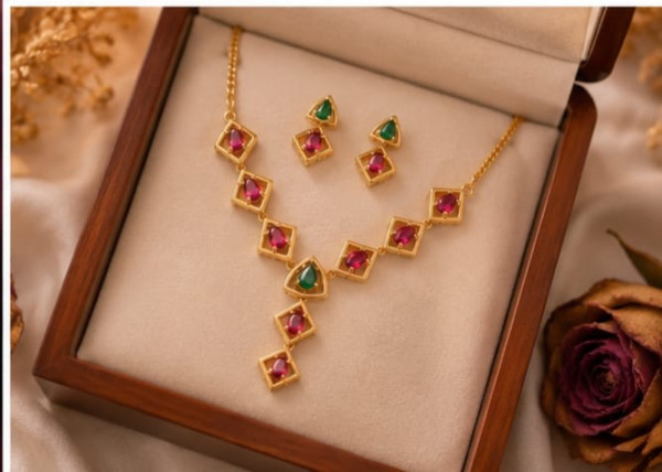 Ruby and emarald necklace set