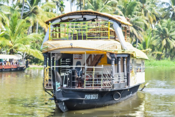 KTIC HOUSEBOAT